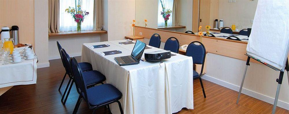 Hotel Aeroparque Inn & Suites Buenos Aires Zewnętrze zdjęcie