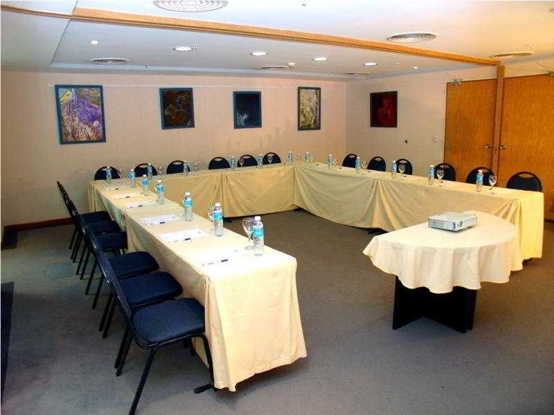 Hotel Aeroparque Inn & Suites Buenos Aires Zaplecze biznesowe zdjęcie