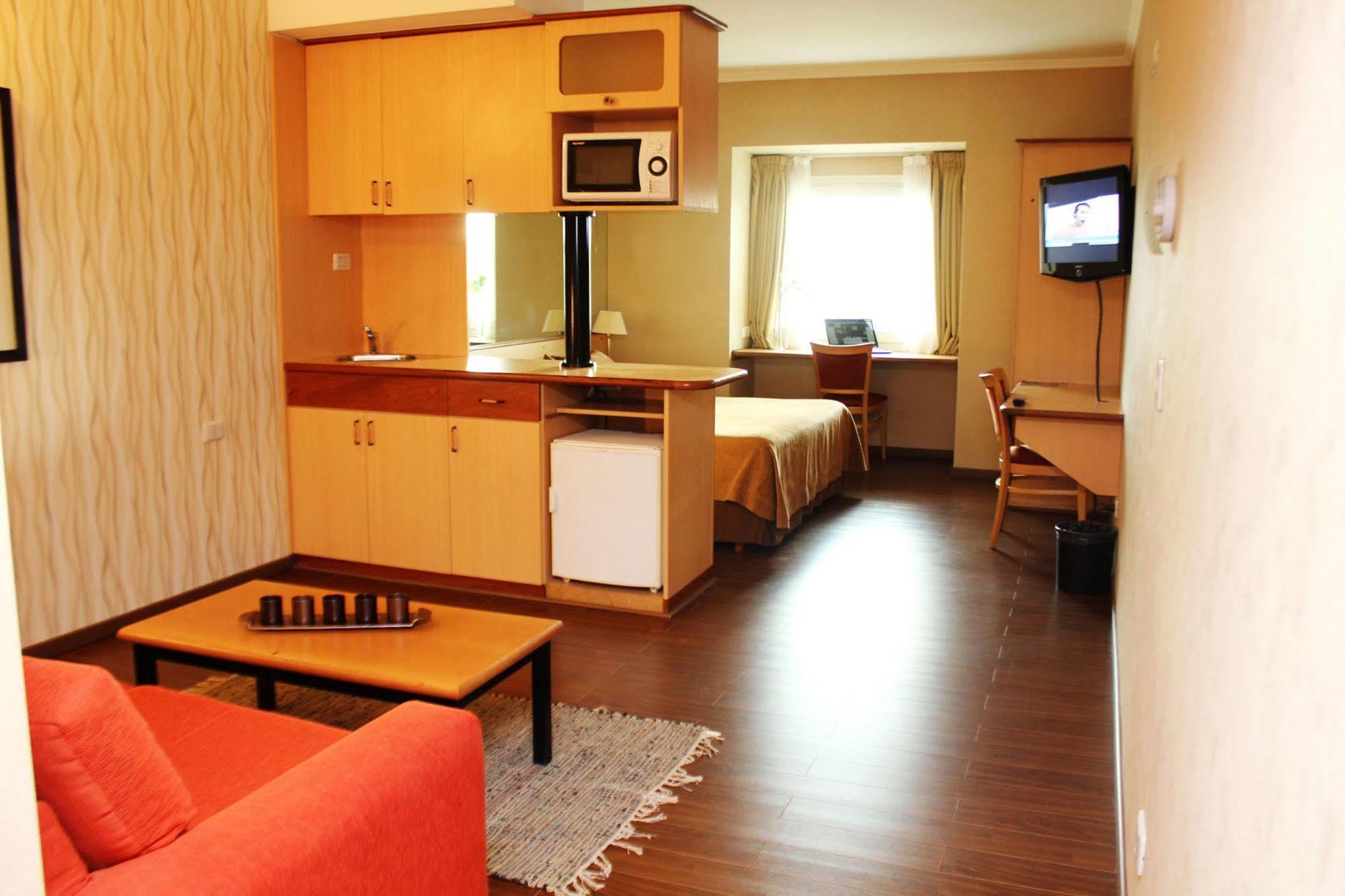 Hotel Aeroparque Inn & Suites Buenos Aires Zewnętrze zdjęcie