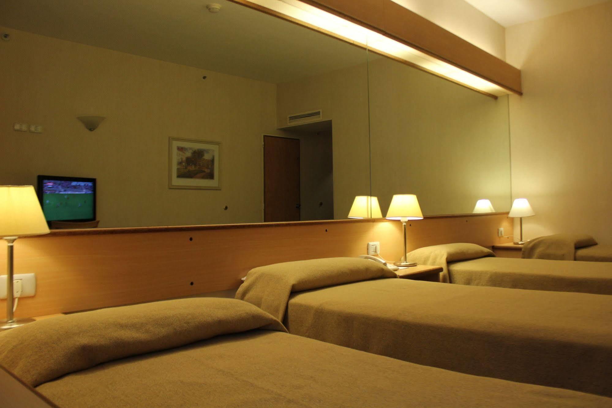 Hotel Aeroparque Inn & Suites Buenos Aires Zewnętrze zdjęcie