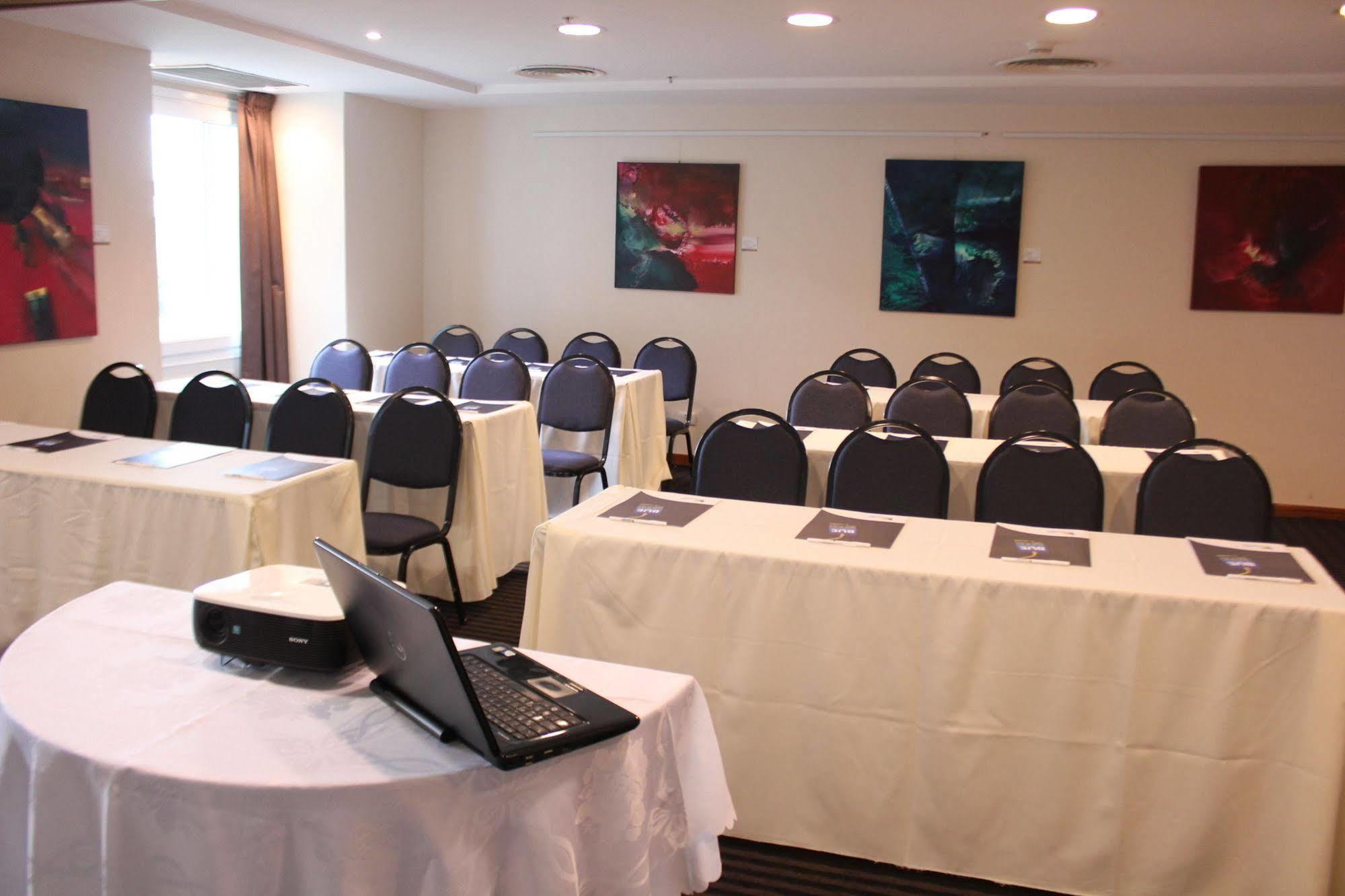 Hotel Aeroparque Inn & Suites Buenos Aires Zewnętrze zdjęcie