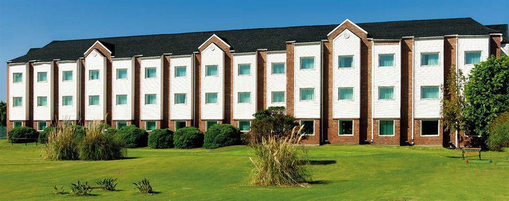 Hotel Aeroparque Inn & Suites Buenos Aires Zewnętrze zdjęcie