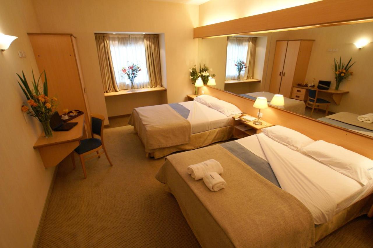 Hotel Aeroparque Inn & Suites Buenos Aires Zewnętrze zdjęcie